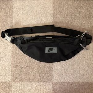 Nike Sportswear Heritage Hip Pack